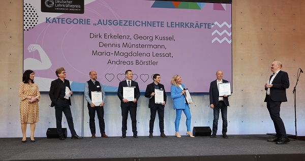 Deutscher Lehrkräftepreis 2022 Für Herrn Dr. Erkelenz - Königin-Luise ...